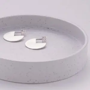 Zilveren oorstekers ‘ÉCLAT DISQUE’