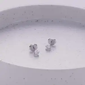 Zilveren oorstekers ‘ÉCLAT CARRÉ’