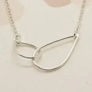 Zilveren halsketting met dubbele druppelvorm ‘LINEA – TWINDROP’